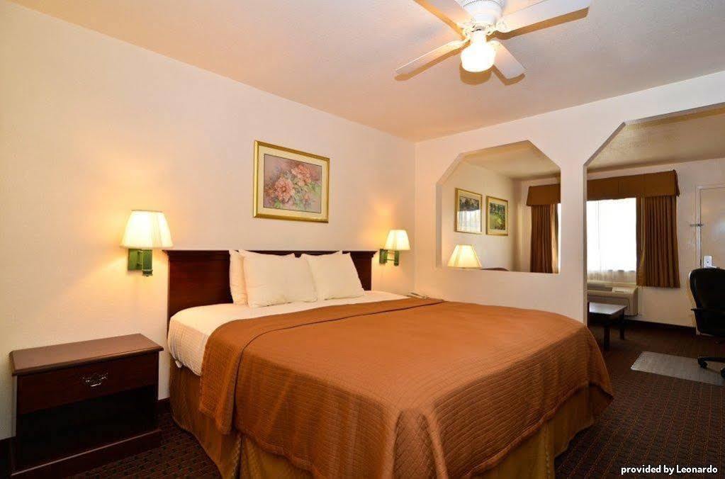Best Western Regency Inn & Suites Gonzales Pokoj fotografie